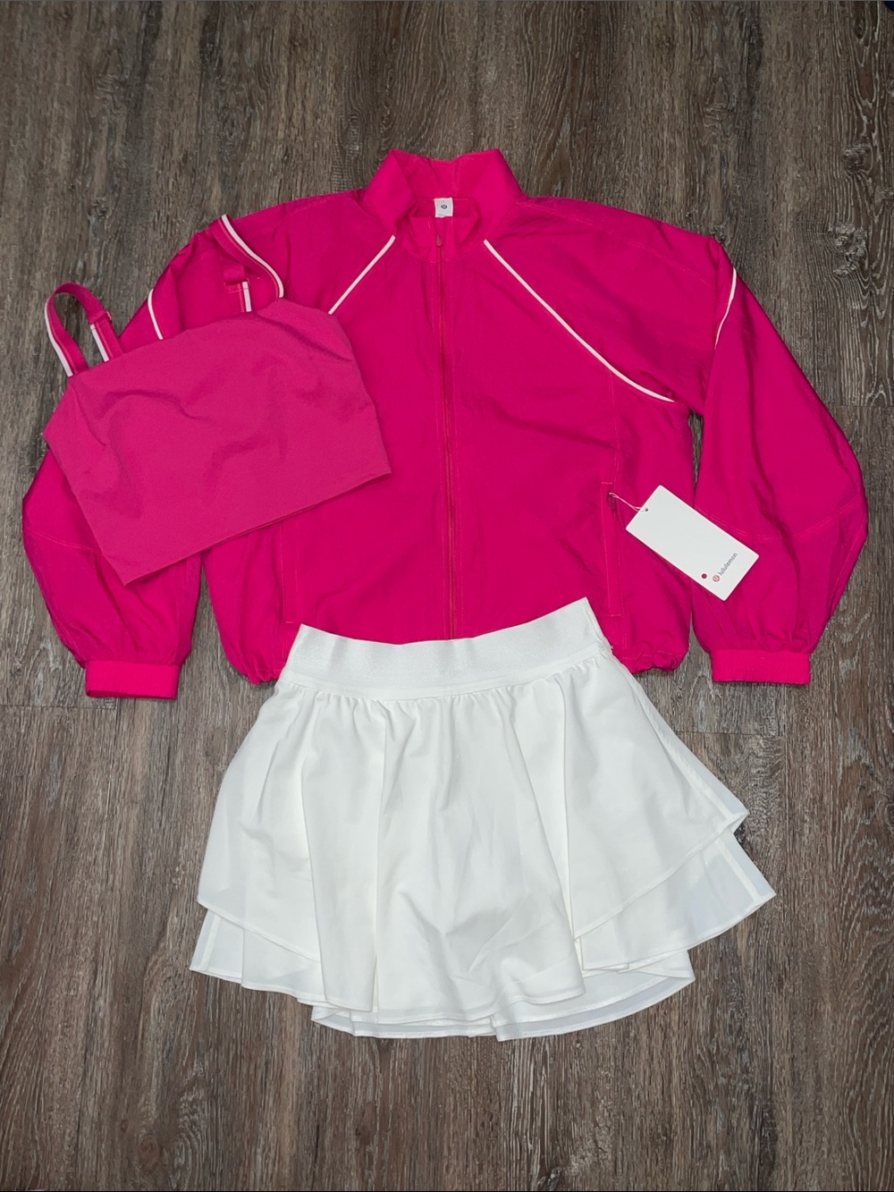 NWT/NWOT Lululemon Matching Passionate/White Tennis Set. Size 6
